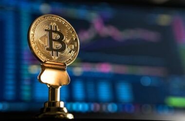 Billionaire Investor Jeffrey Gundlach is Skeptical About Buying Crypto Dip Now